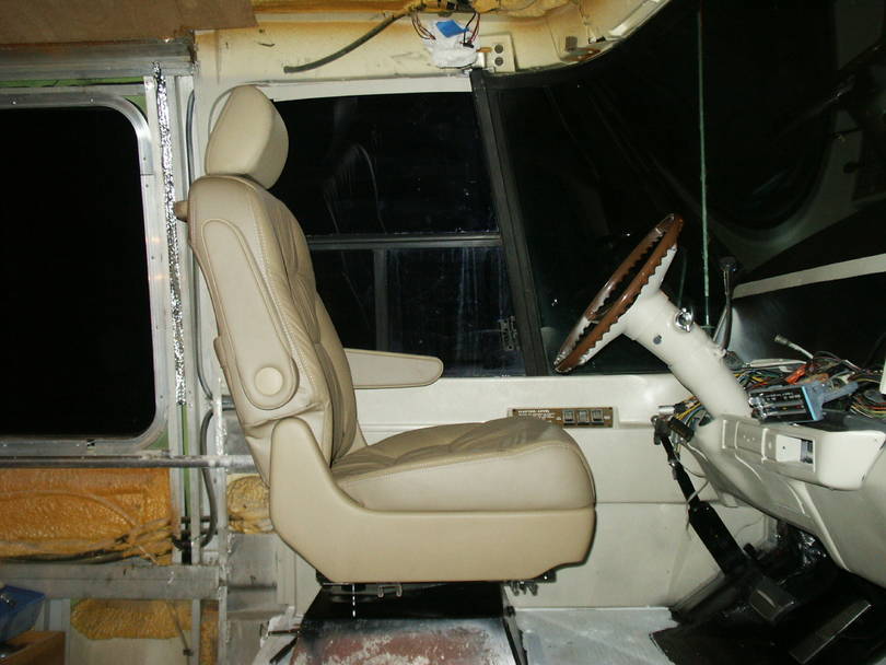 profile of Honda Odyssey Middle Row seat in coach