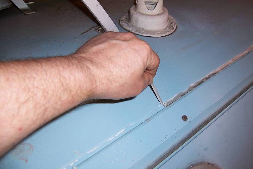 Caulk Remover test - pulling the next section