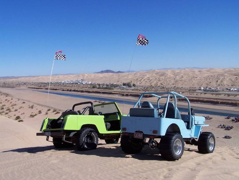 Jeeps at the sand dunes