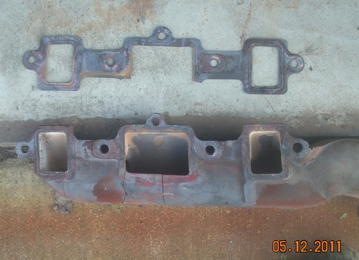 Old gasket and manifold