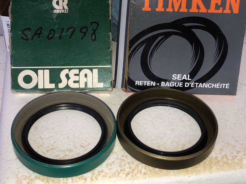 Correct seal (left) and incorrect (right)