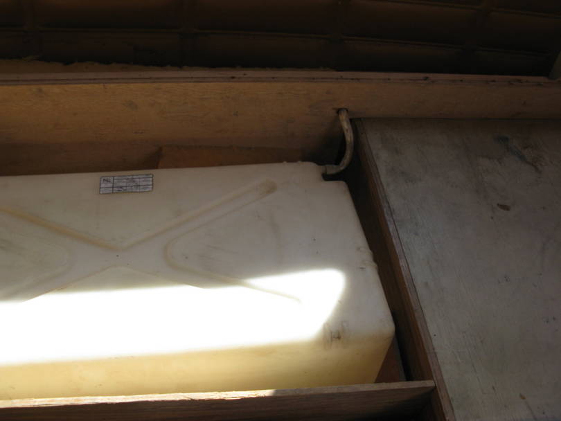 73 23 fresh water tank