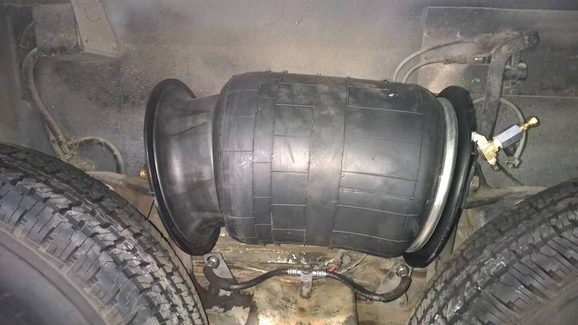 Air bag isolator kit