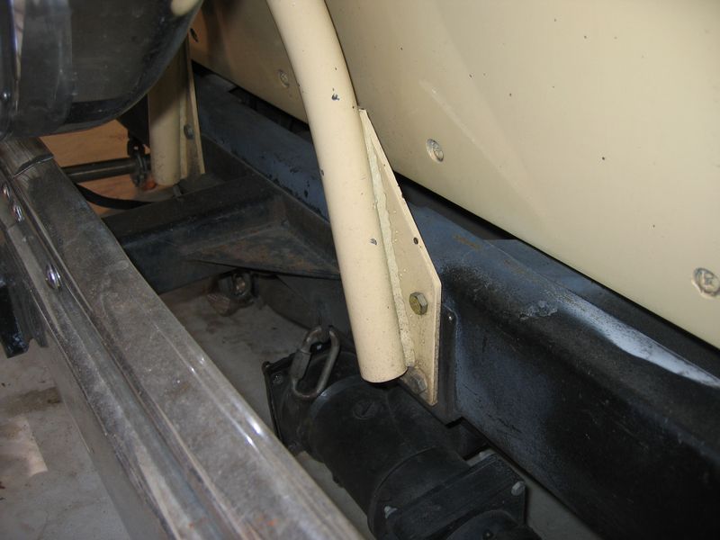 Receiver tube welded to the base angle with gussets