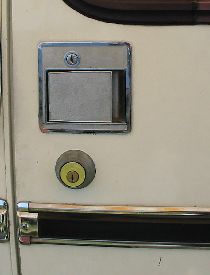 Early door latch