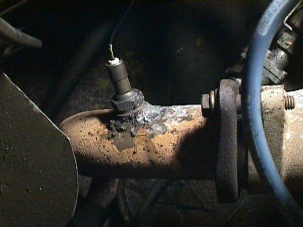 O2 sensor mounting on a standard manifold exhaust