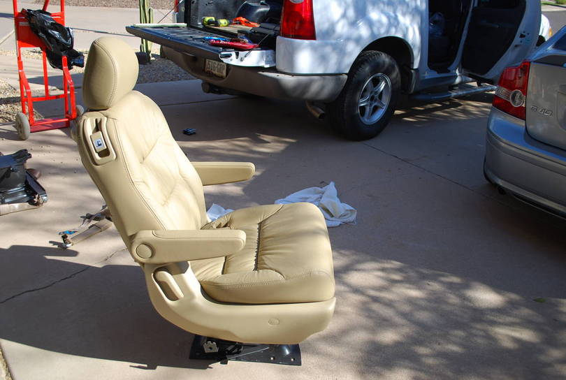 Hod a seat on Flexsteel base