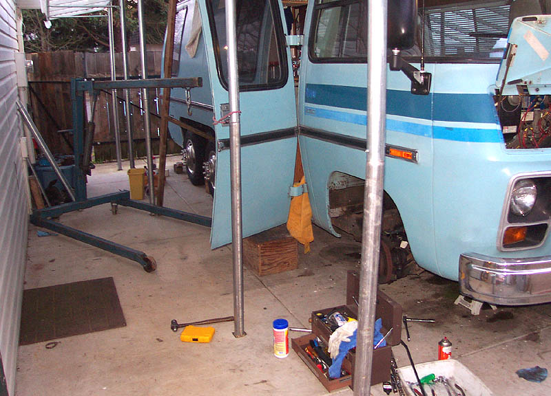 Engine Hoist, Pulling engine out the top on a 23'