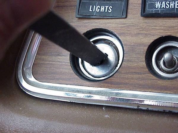 Removing the cover screw plate