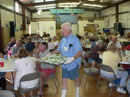 Alan_tolle_serving