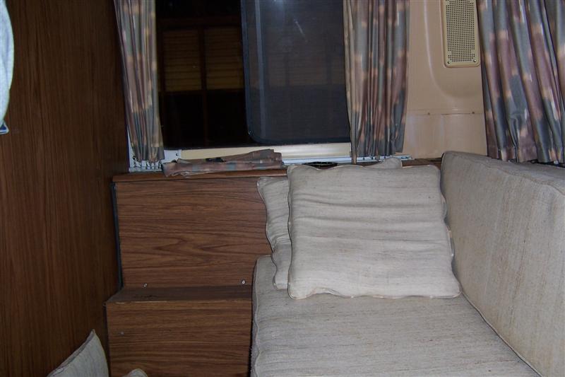 rear gaucho bed, 74 floor plan 2, pass side