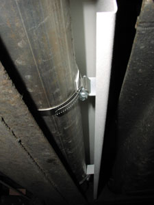 Heat shield between exhaust pipe &amp; fuel tank