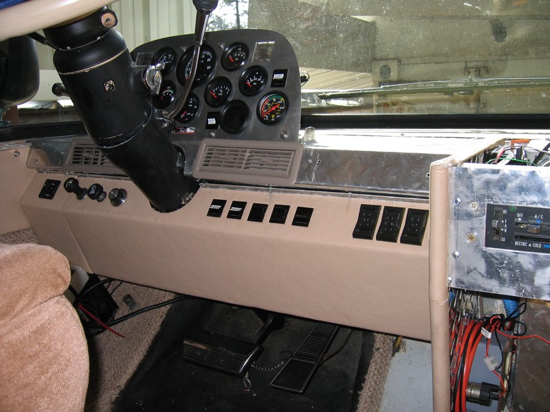 1020_-_The_lower_dash_panel_with_switches