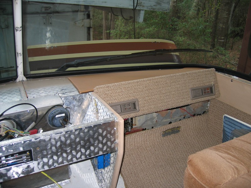 1070_-_Top_Cover_and_Foot_Rest_for_Passenger