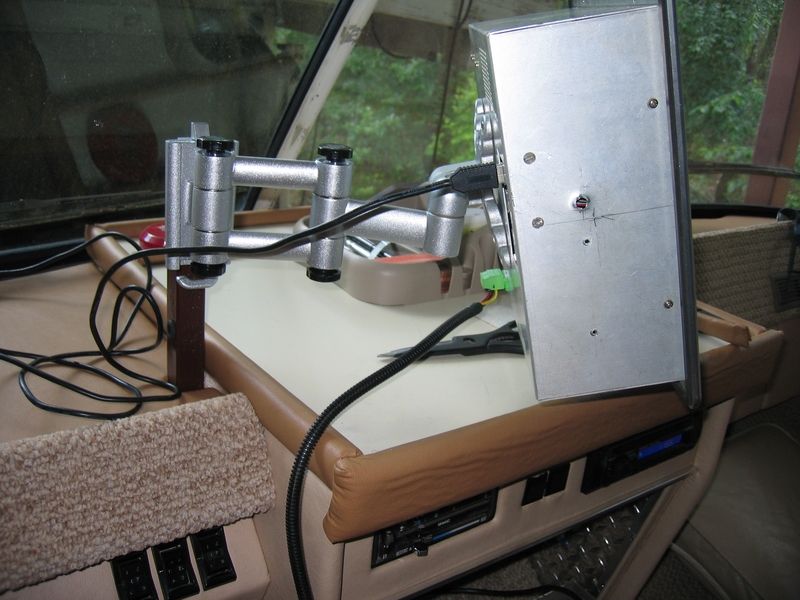 1640_-_Extension_Arm_Supports_Computer