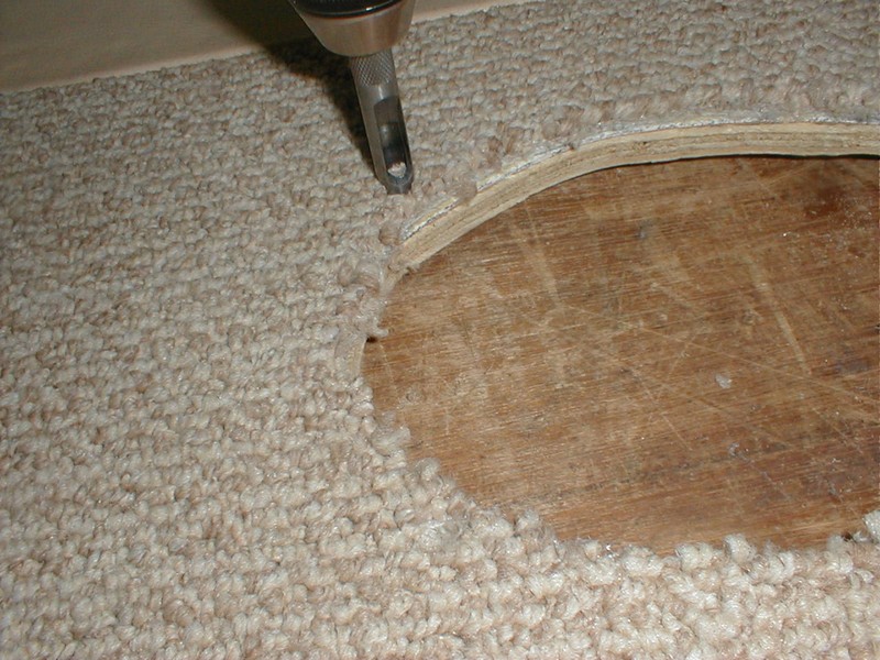 Preventing carpet thread from unraveling