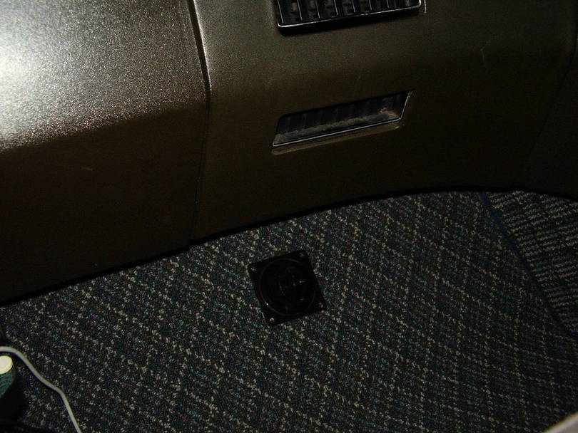 "Eyeball" style air vent on passenger side floor