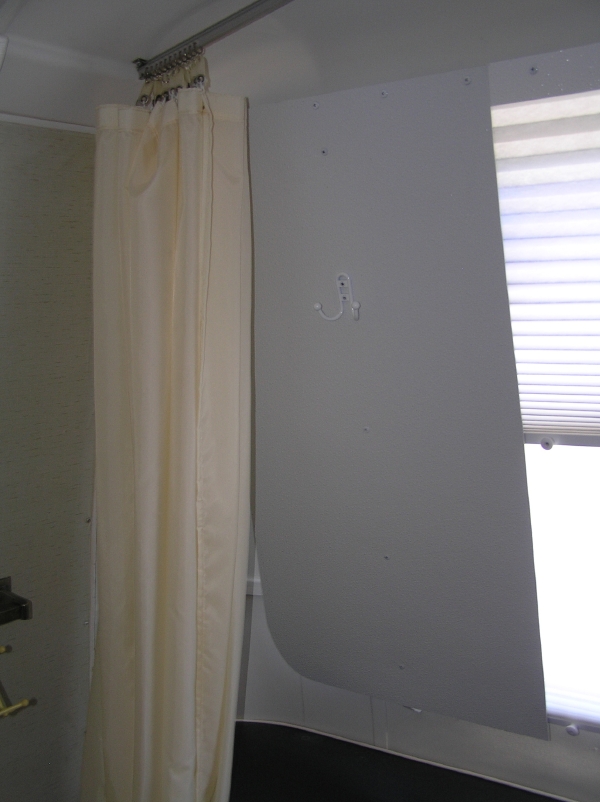 Corner of rear bath