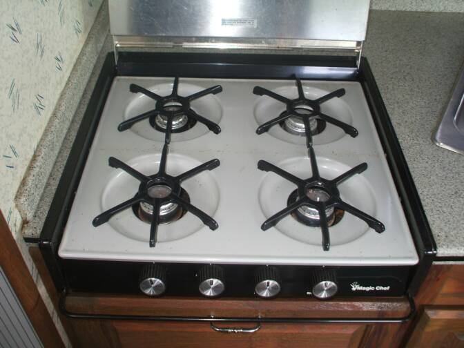 Eagle_18a_PSDP_Interior_Galley_Gas_Cook_Top