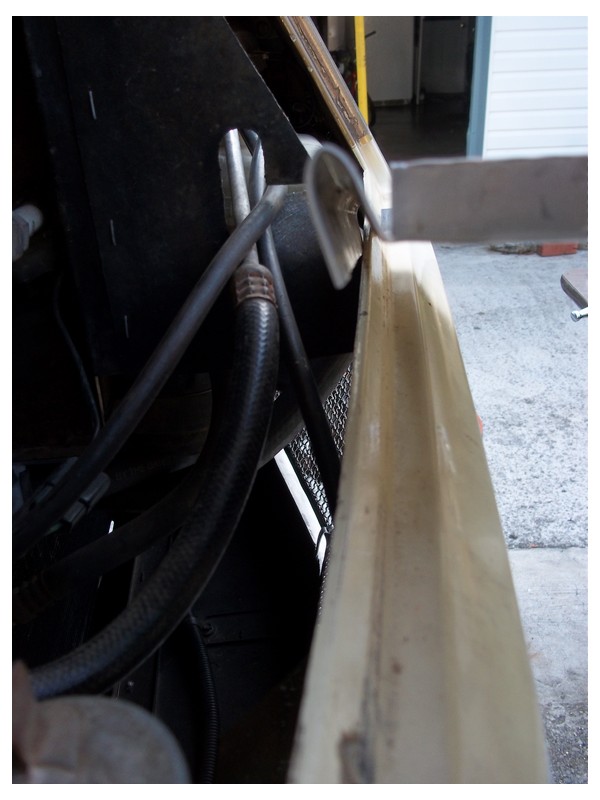 Lip that fits over the plastic flange