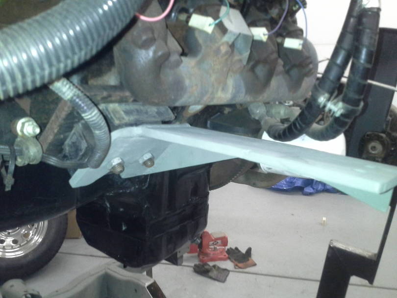 Left side mount to frame bracket