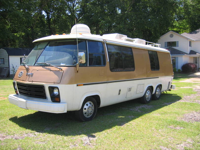 The Colonel a 1977 Royale Rear Bath