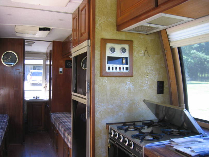 The Colonel a 1977 Royale Rear Bath
