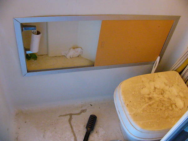 Cracked floor in wetbath