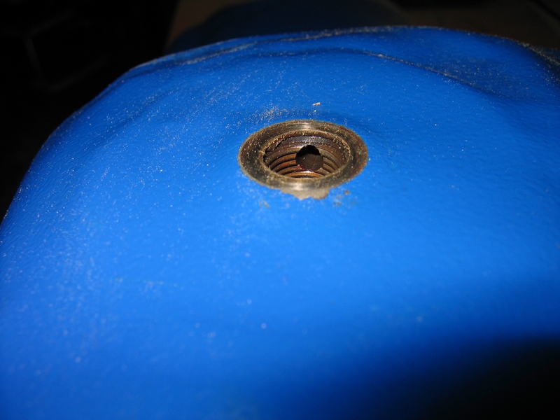 Here's the pan I should have installed -- good threads.