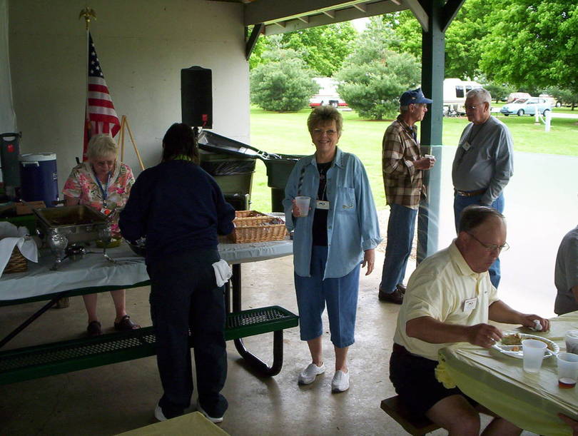 Wanda McCnnell, Joan Dotson, John Nichols, Gene Dotson,  Jim (Doc) White si