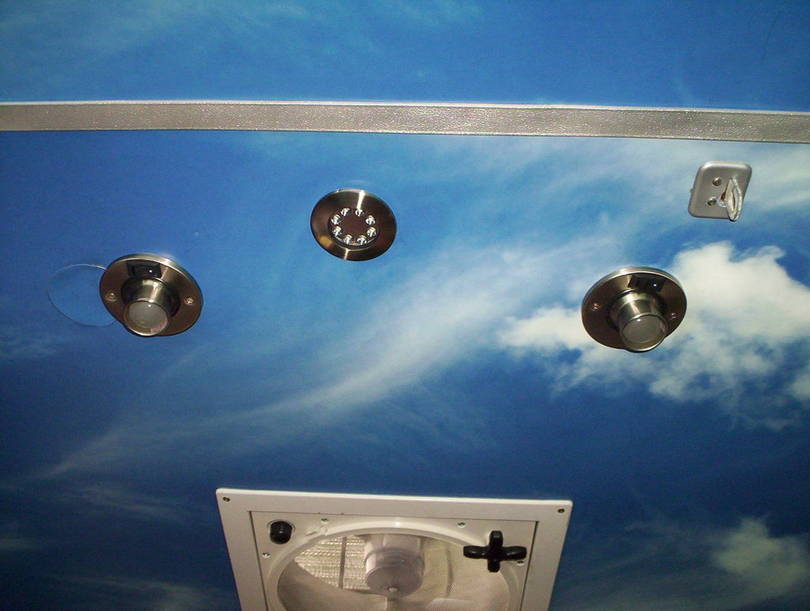 Peter Lyons headliner