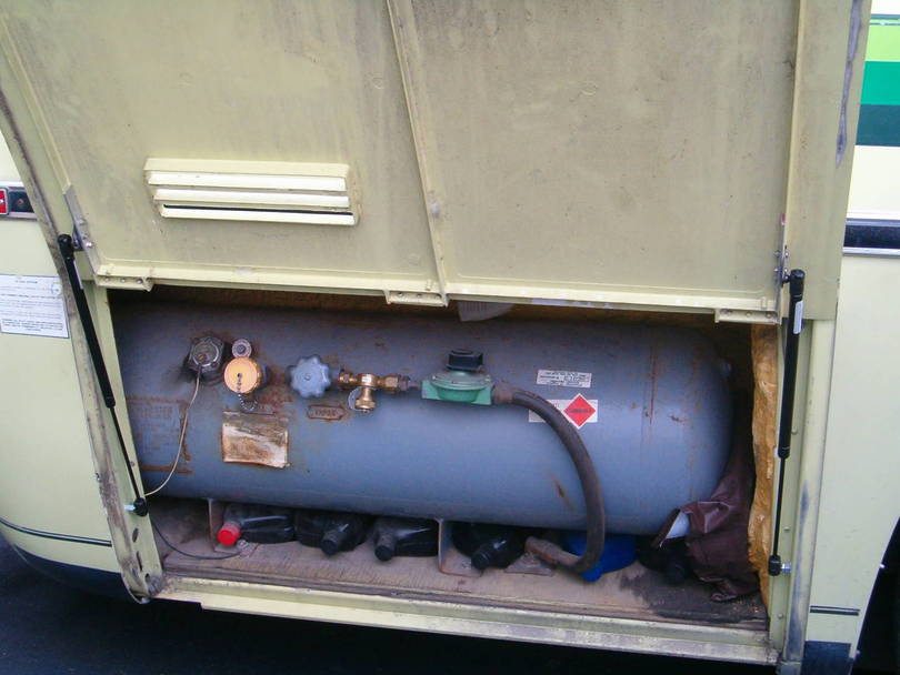 Gas strut install