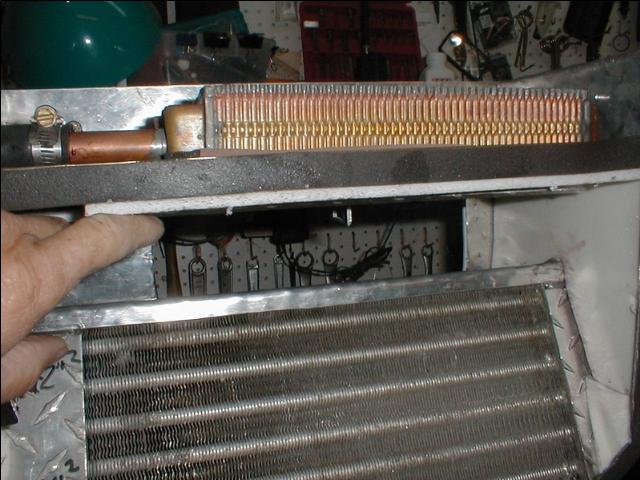 Hot-Cold door in Cold position (Air Conditioning)