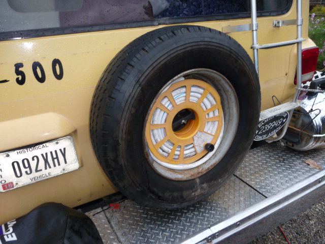 GMC_SPARE_TIRE_MOUNT_002