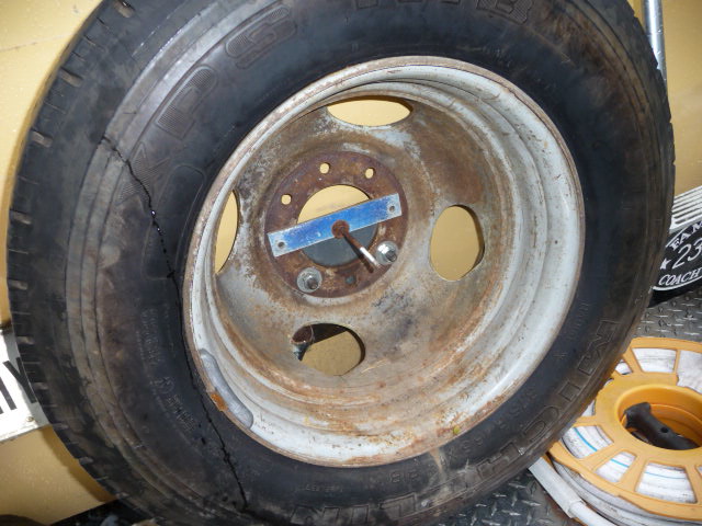 GMC_SPARE_TIRE_MOUNT_003