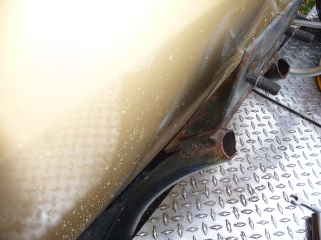 GMC_SPARE_TIRE_MOUNT_009
