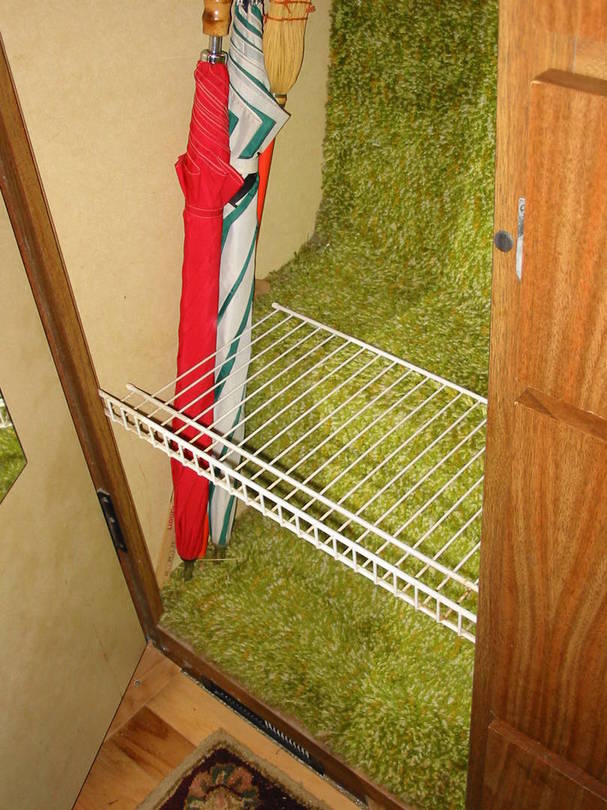 Wire rack extends usable space.