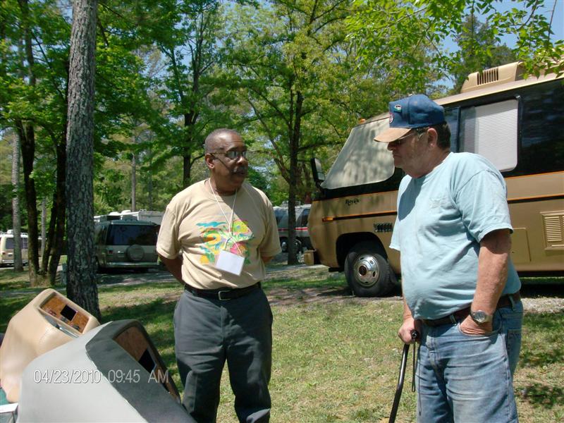 Mac Daddy and Bill Brown Talking a Deal