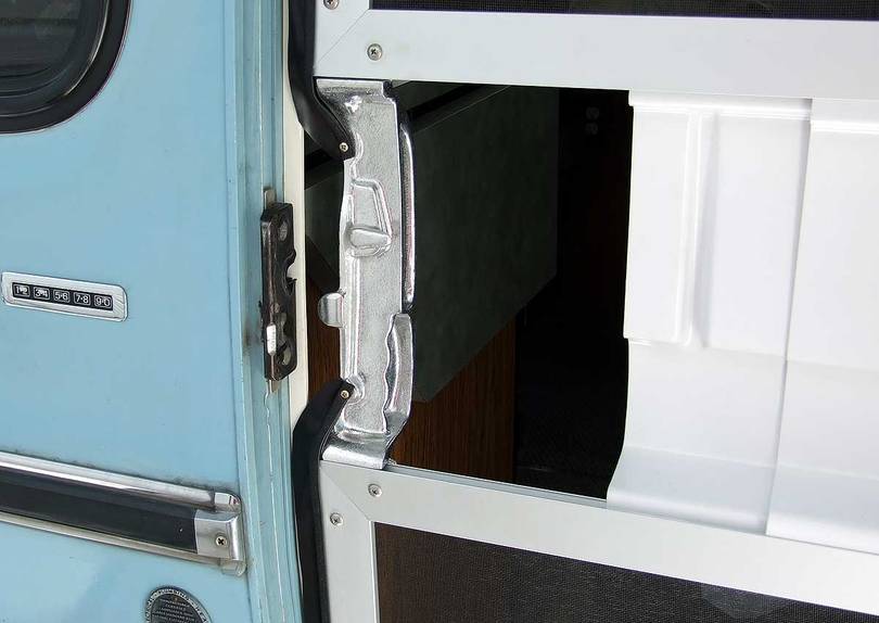 Nothing for the screen door to latch too...