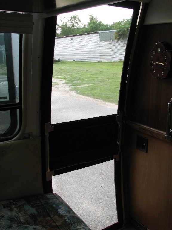 Interior Ragusa_Screen_Door
