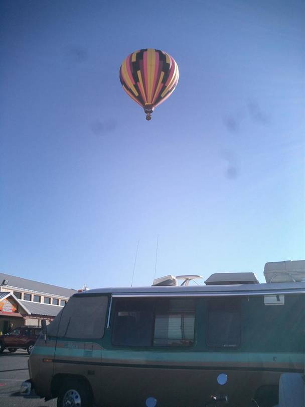 Balloon rise over the Grasshopper in Albq. 2004