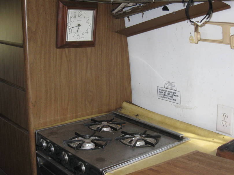 STOVETOP_AND_CABINET_WATER_DAMAGE