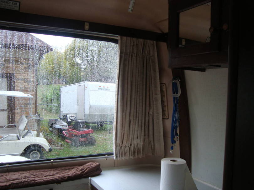 bath window curtains open