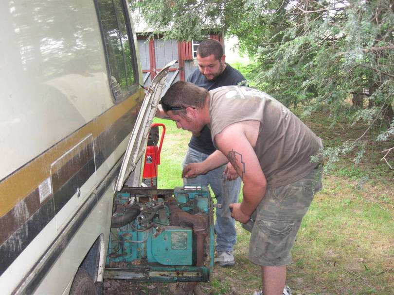 This thing (ONAN)has points...Brian and Pat get it Running!