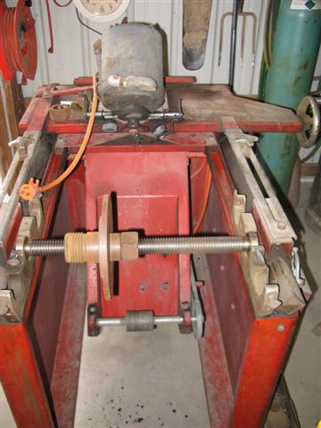 Tire truing machine