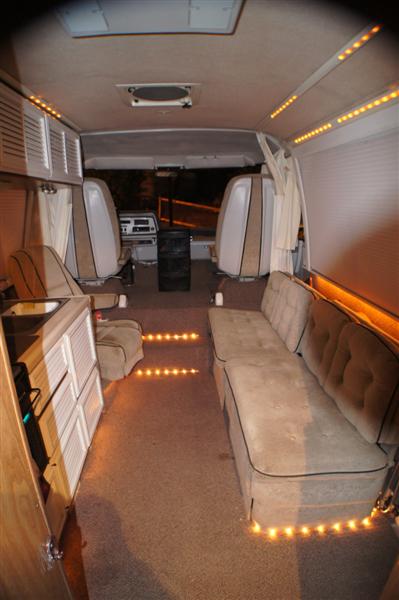 Dinette_Kingsley2012_004_Medium_