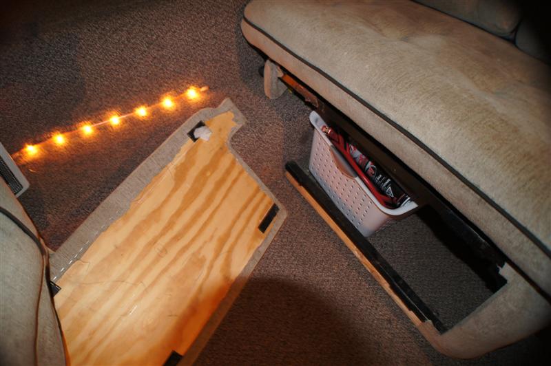 Dinette_Kingsley2012_013_Medium_