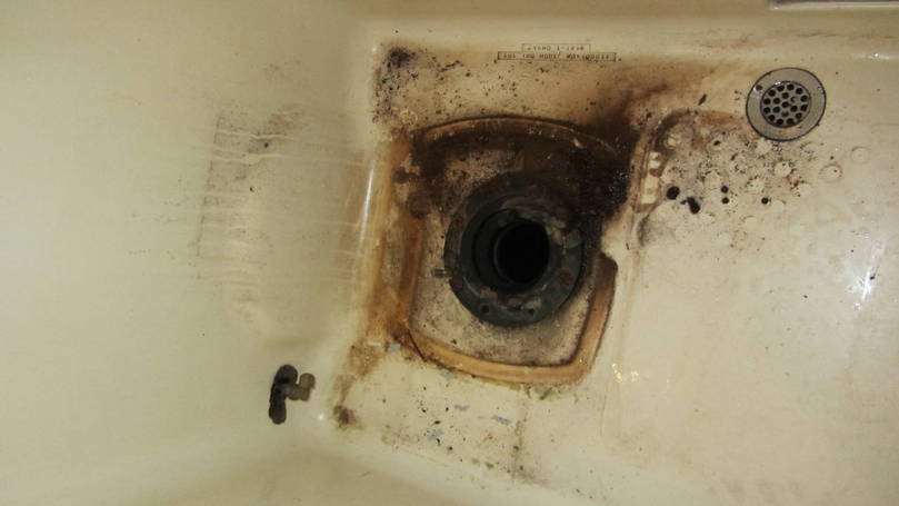 Old toilet and  warped flange, Nasty!