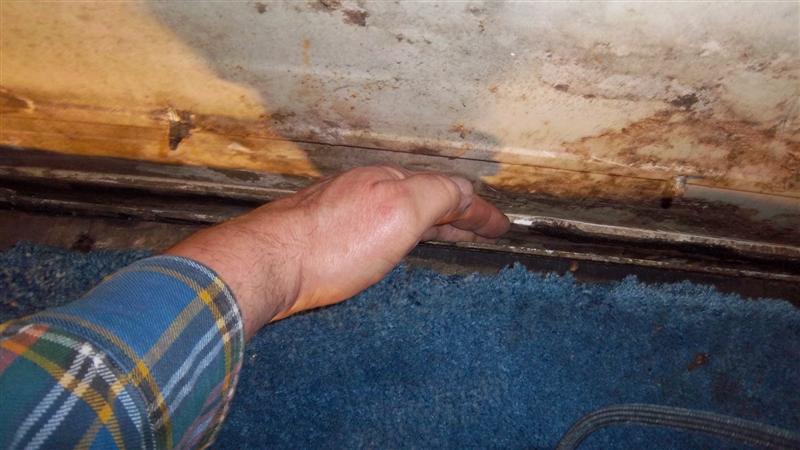 pre_insulation_and_caulk_pictures_018_Medium_