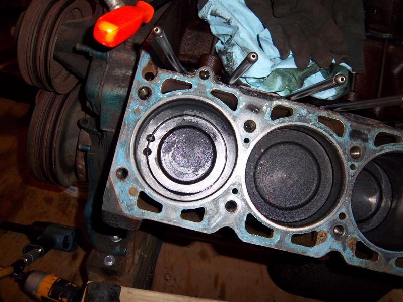 engine_disassembly_014_Medium_